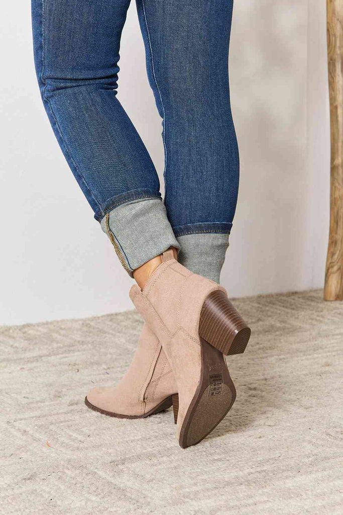 East Lion Corp Block Heel Point Toe Ankle Boots - Nine One Network