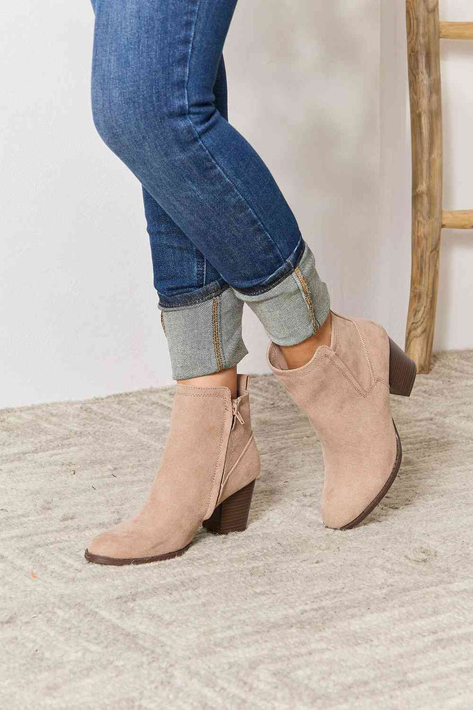 East Lion Corp Block Heel Point Toe Ankle Boots - Nine One Network