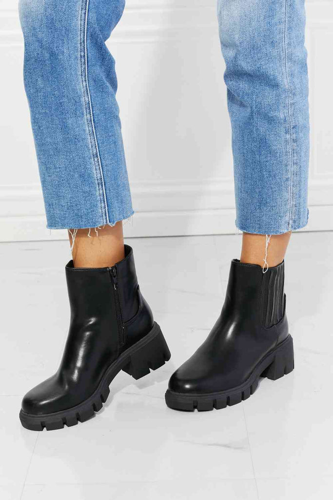 MMShoes What It Takes Lug Sole Chelsea Boots in Black - Nine One Network